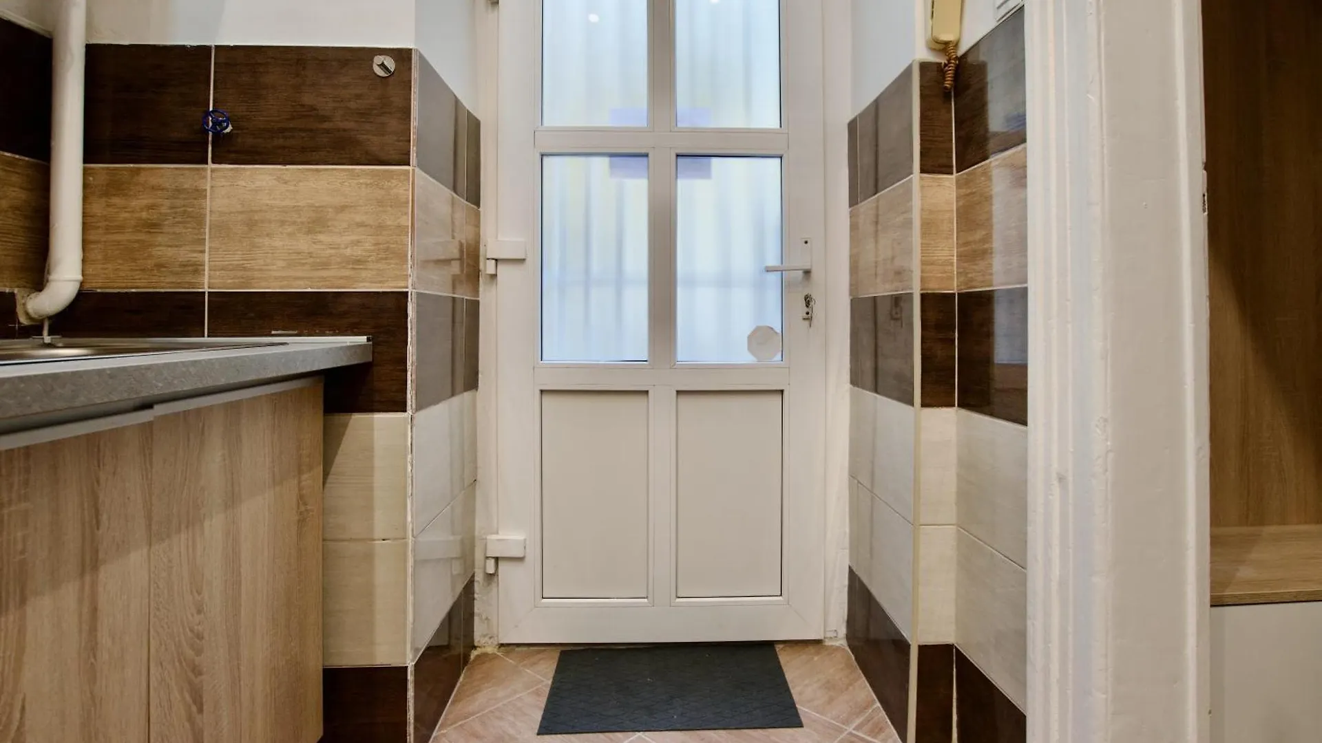 Standard Apartment By Hi5- Apartment In Central Budapešť